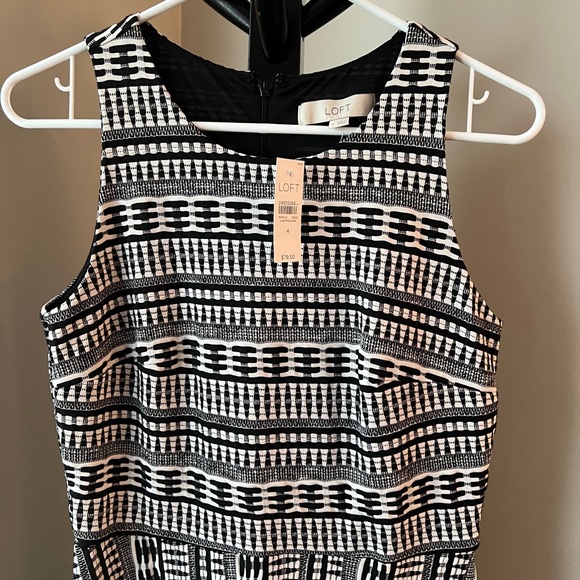 LOFT Black & White Geo Textured Flare Sleeveless Dress - Picture 4 of 8